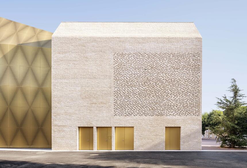 CCA_01_vue de la façade nord du cinéma - photo Luc Boegly