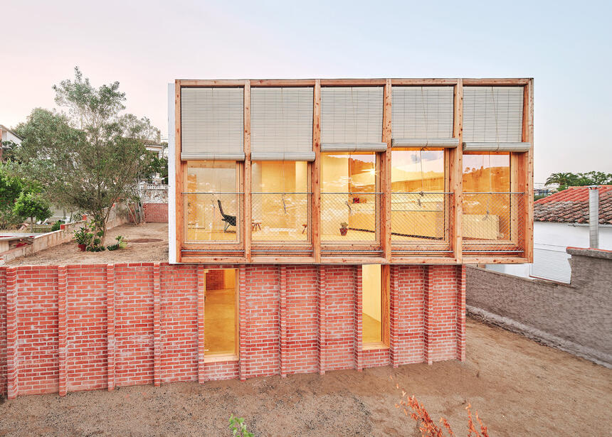 Gebäudefoto: House on a Brick Base (Sant Vicenç dels Horts, ES)
