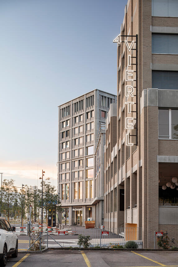 Wohn- und Geschäftsüberbauung 4VIERTEL (Emmenbrücke, CH)