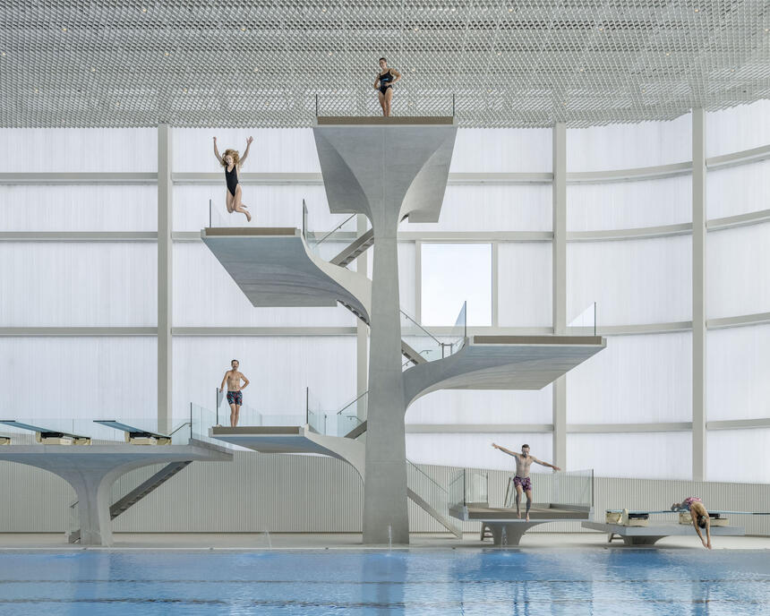 Eissportzentrum (drei Eisbahnen), ein Schwimmbad (zwei Becken, darunter ein olympisches), Anlagen für Tischtennis und Fechten