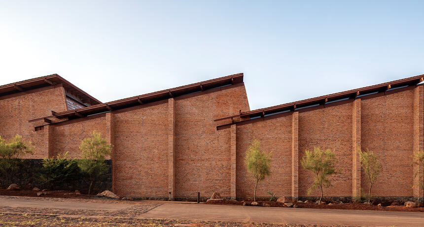 Bottling warehouse and offices for Clase Azul