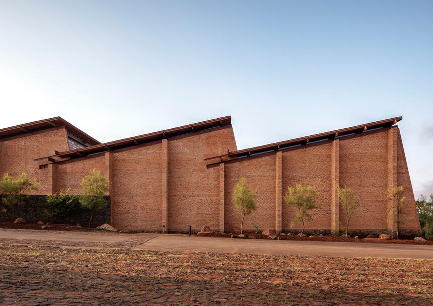 Bottling warehouse and offices for Clase Azul