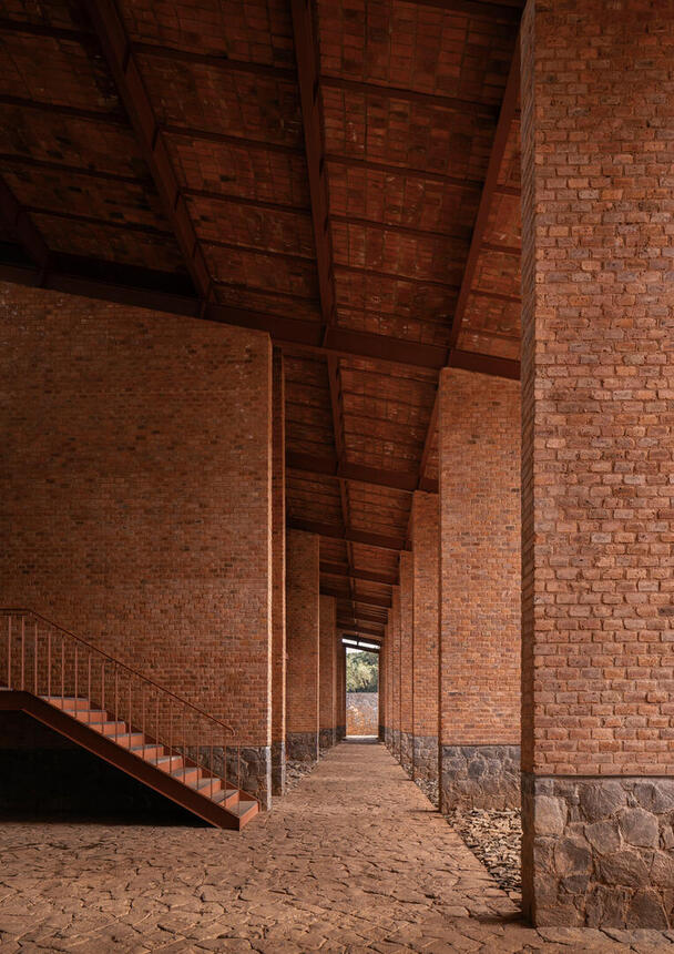 Bottling warehouse and offices for Clase Azul