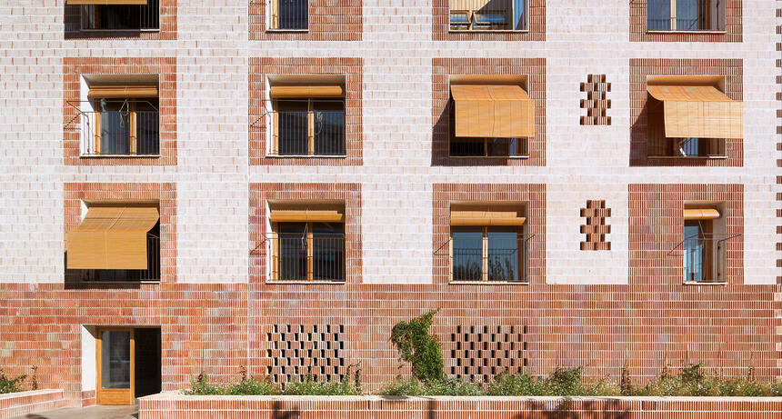 24 PUBLIC DWELLINGS IN PLATJA D'EN BOSSA