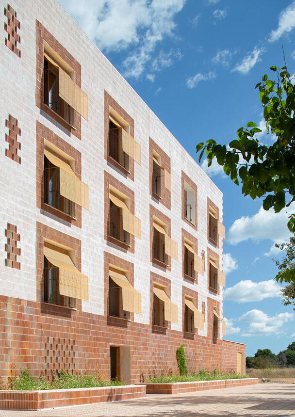 24 PUBLIC DWELLINGS IN PLATJA D'EN BOSSA