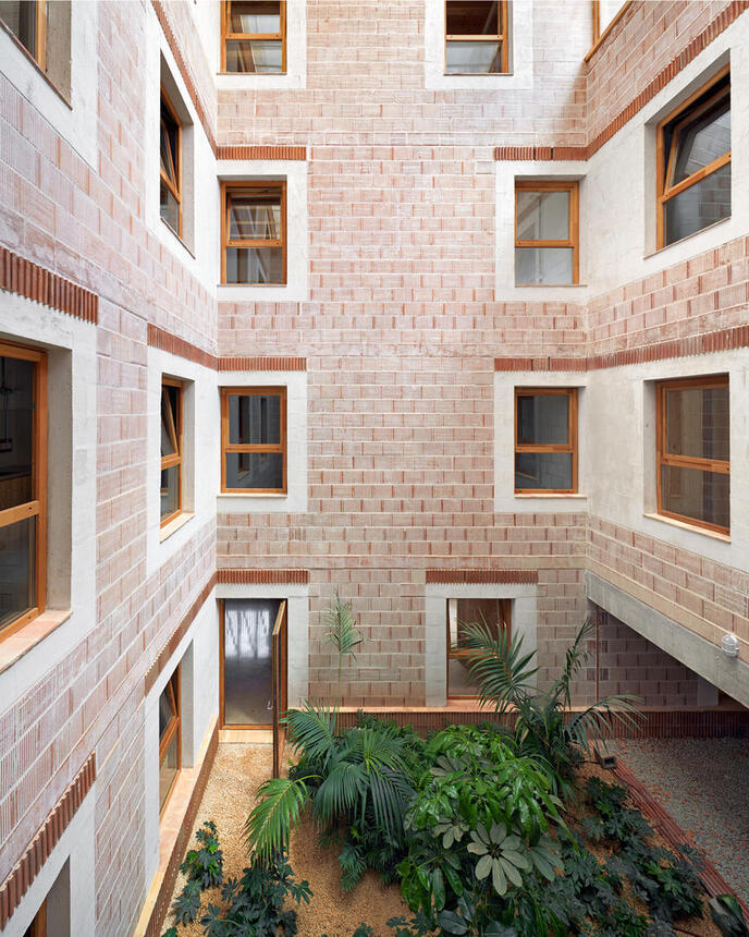 24 PUBLIC DWELLINGS IN PLATJA D'EN BOSSA
