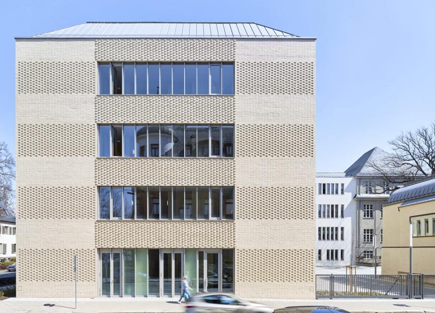 KNOCHE ARCHITEKTEN BDA, Leipzig (DE)	Finanzamt Zwickau – Erweiterung, Zwickau (DE)