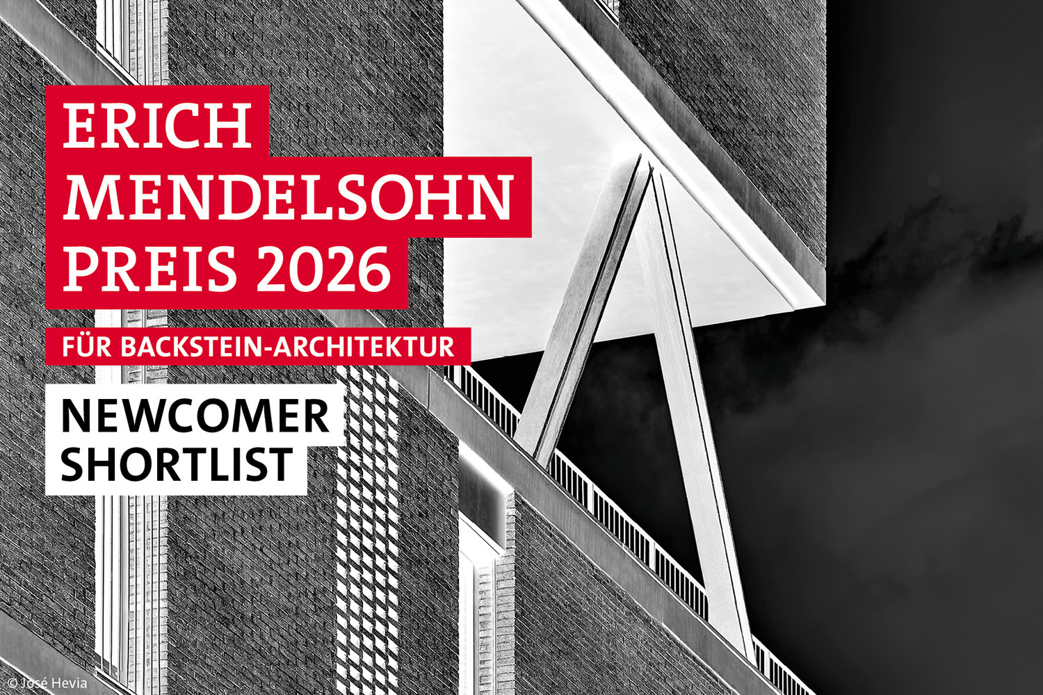 Keyvisual des Erich-Mendelsohn-Preises 2026 für Backstein-Architektur (Projekt: SOCIAL ATRIUM (54 Social Houses in Besòs) von PERIS+TORAL ARQUITECTES)